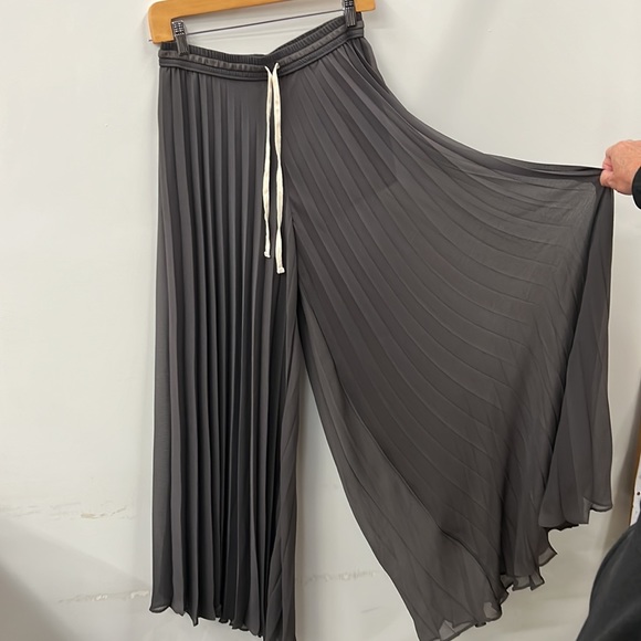 Enza Costa beautiful pleated flowy pants w color matching short linings. - Picture 2 of 3